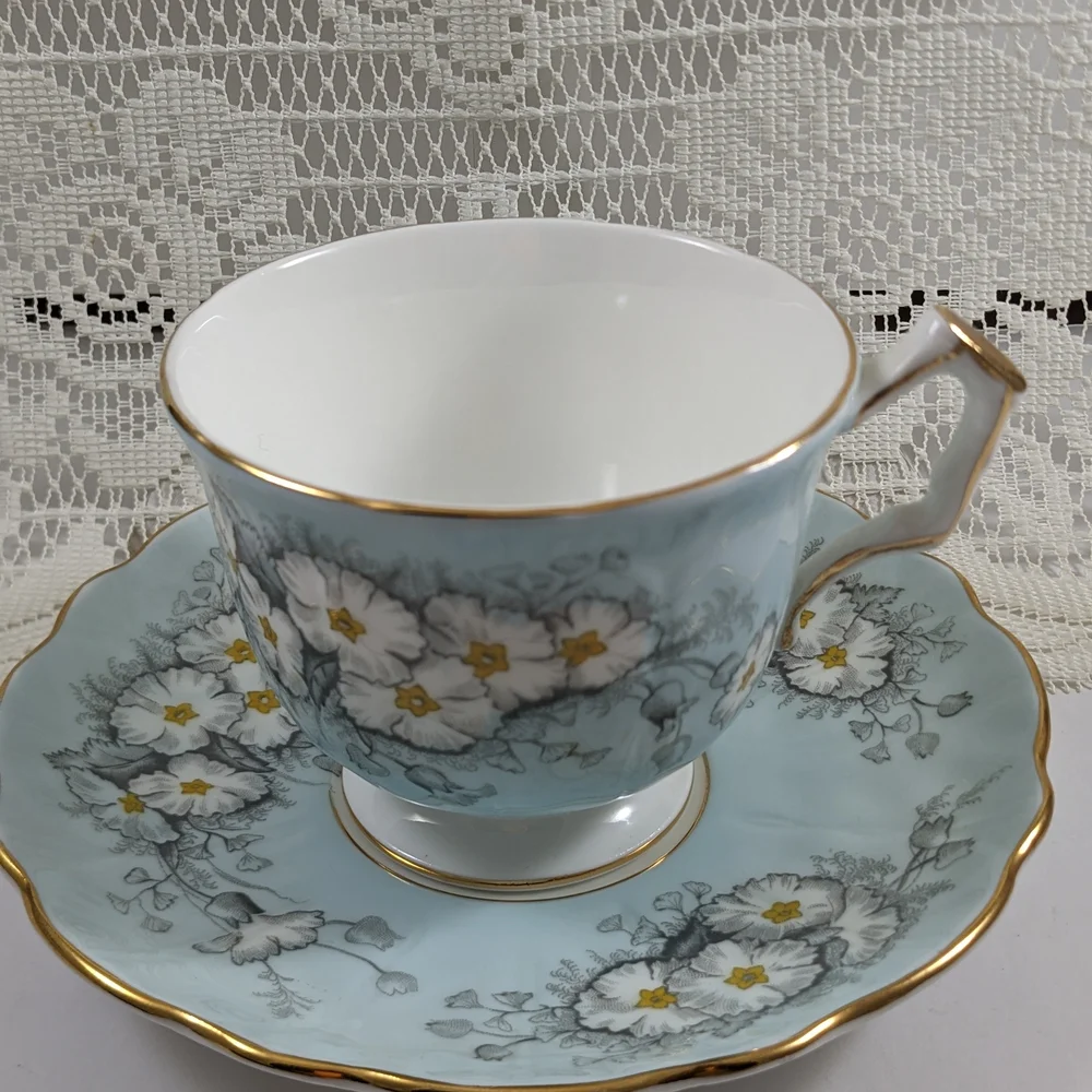 Vintage Aynsley Light Blue With White Petunias Gold-Trim Teacup & Saucer - Picture 3 of 5